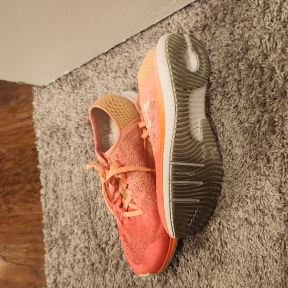 Under armour shoes used a few times - Picture 3 of 4